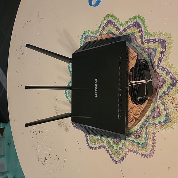Netgear Nighthawk R7450 Router - Picture 3 of 16